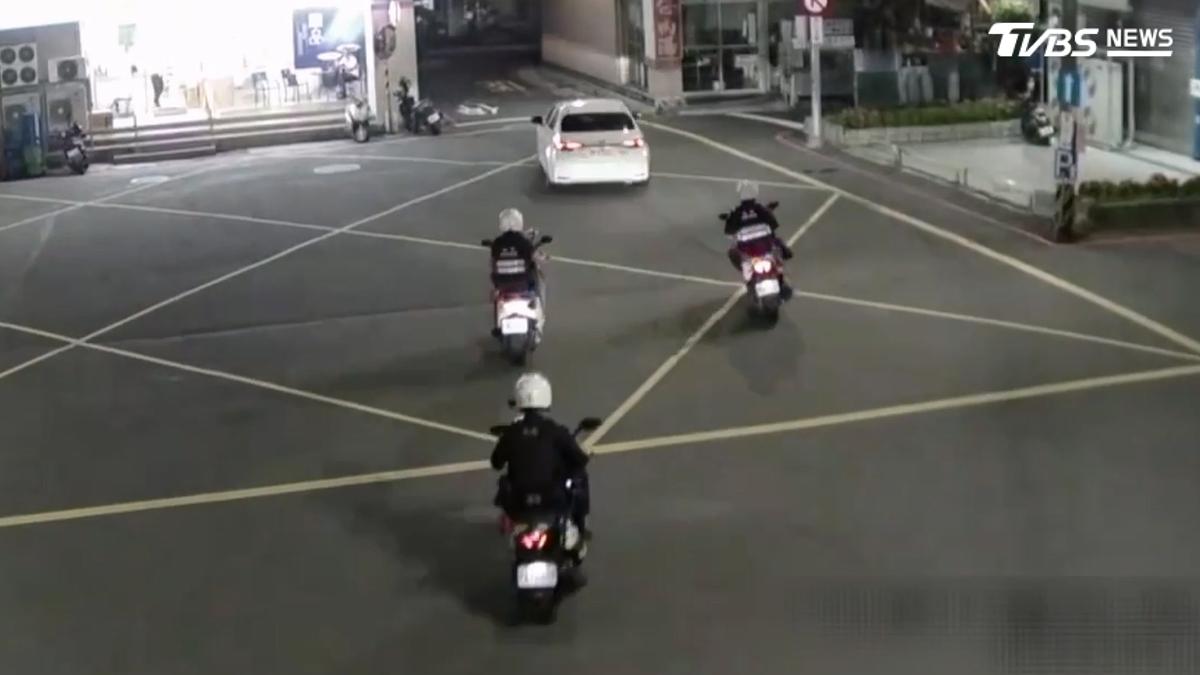 死巷撞警遭荷槍壓制!蘆洲毒駕男拒檢狂逃慘了 送辦再重罰近19萬
