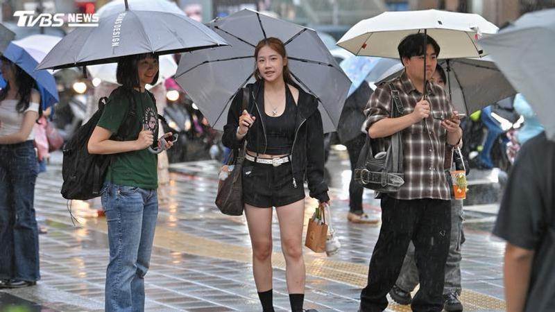 國慶連假大台北及東半部地區皆有飄雨機率。(示意圖/TVBS資料照)