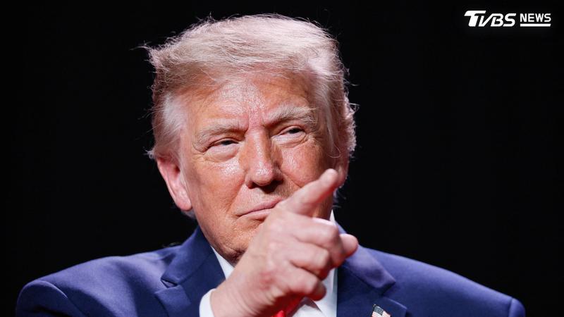美國官員透露,川普(Donald Trump)可能聯手以色列,在「3至4週內」恢復對伊朗的大規模轟炸。(圖/達志影像路透社)