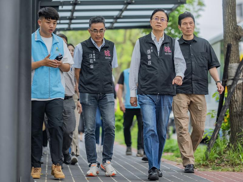 桃園持續推動人本交通,從校園周邊延伸至社區生活,逐步建構從家門口到學校的15分鐘步行生活圈。(圖/桃園市政府新聞處)