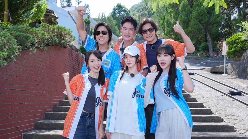 林莎(前左起)、蔡黃汝、邊荷律、王仁甫、(後左起)、孫協志和許孟哲出外景。(圖/中視提供)