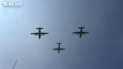 睽違8年重返國慶!P3C反潛機領軍慢速機隊 克服複雜地形同時「精準掌控時序」
