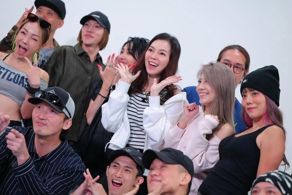 曾馨瑩(中)親自出席賽事初選。(圖/翻攝自永齡銘馨盃舞蹈大賽臉書)