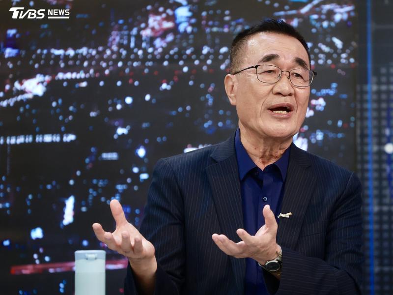 國民黨新北市長參選人李四川接受TVBS《少康戰情室》專訪。(圖/華子琛攝)