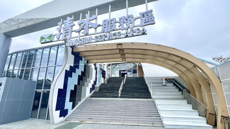 清水服務區在中秋4天連假營業額突破2200萬元,拿下全台「吸金王」。(圖/高公局提供)