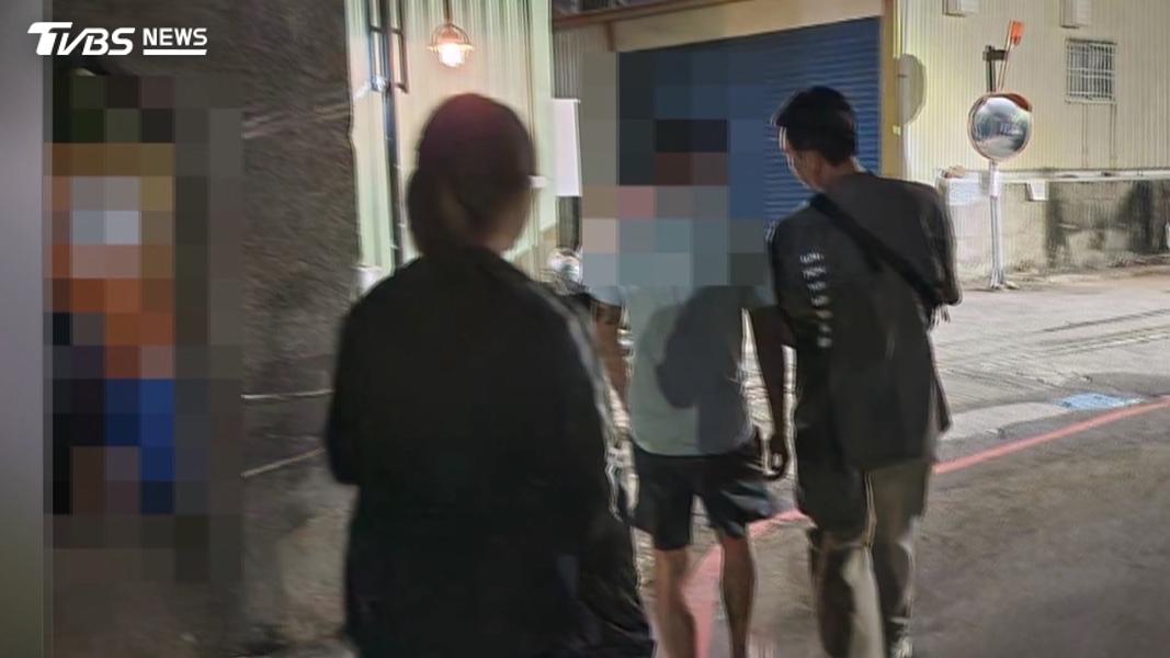 網路嗆聲約談判對方放鴿子 2男遷怒無辜車行「狂砸2車」(圖/TVBS)