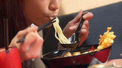 天涼嘴饞是真的!入秋食慾變好 醫教3招抗暴食