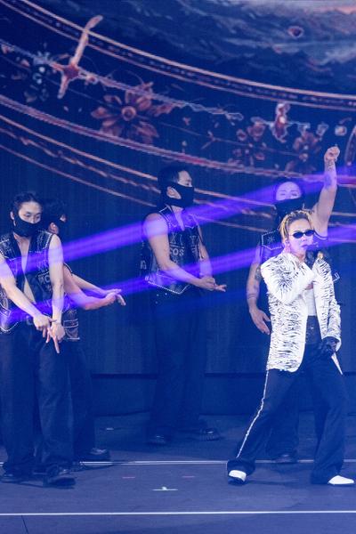 直擊/BIGBANG首攻大巨蛋連發金曲開場!GD中文喊「我是龍哥」 太陽甜喊愛台灣美食
