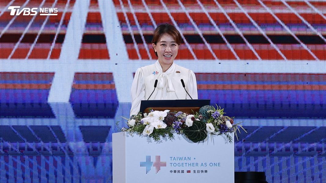 僑務委員會代理委員長李姸慧出席國慶晚會致詞。(圖/黃城碩攝)