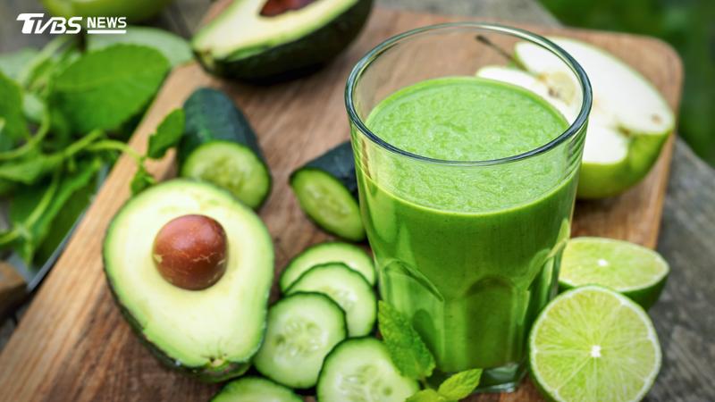 酪梨、果汁等被視為很健康的食物,並非吃越多越好。(圖/Shutterstock達志影像)
