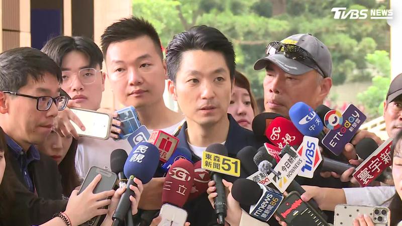 台北市長蔣萬安今(10)日親上火線表示競選MV確實造成球員困擾,他也向張育成致歉。(圖/TVBS)