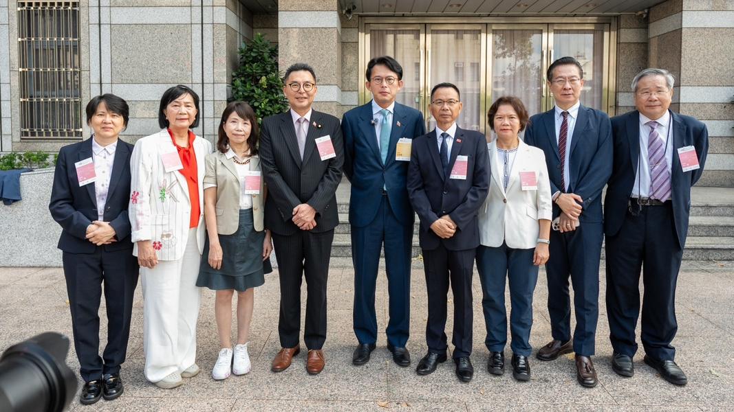 民眾黨主席黃國昌率領8名黨內立委出席國慶大會。(圖/民眾黨提供)
