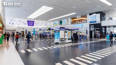 身體不適取消機票!30多歲外籍男「久坐不動」 暴斃神戶機場