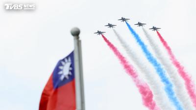 圖輯/國慶大會現場直擊!國慶機隊震撼空中秀 搜救犬超萌亮相