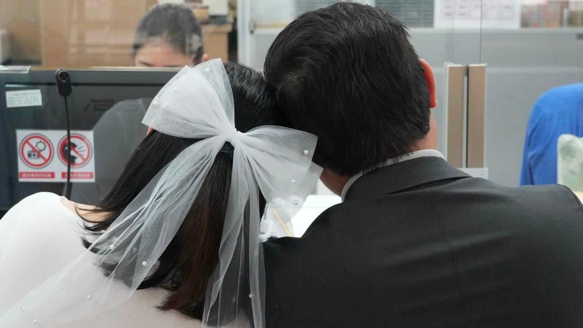 雙十國慶報喜!北市議員宣布結婚 甜曬「頭靠頭相依照」閃瞎全網