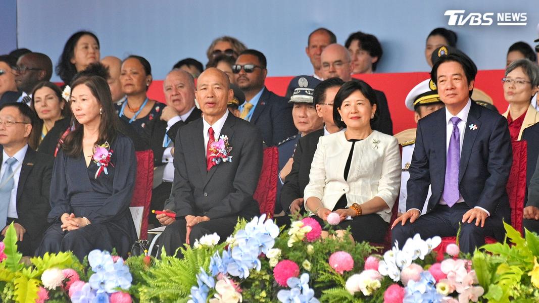 賴清德與夫人吳玫如、立法院長韓國瑜等人一同出席國慶大會。(圖/胡瑞麒攝)