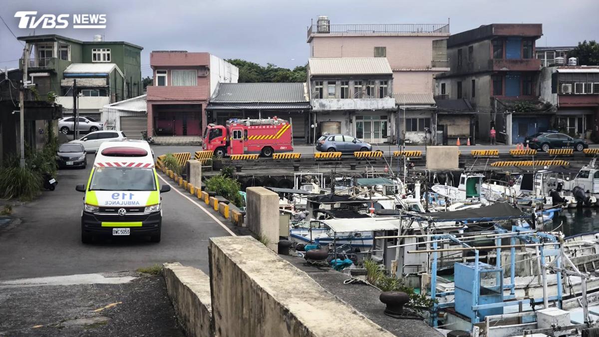 快訊/貢寮澳底漁船翻覆!4人落海1人失蹤搜救中