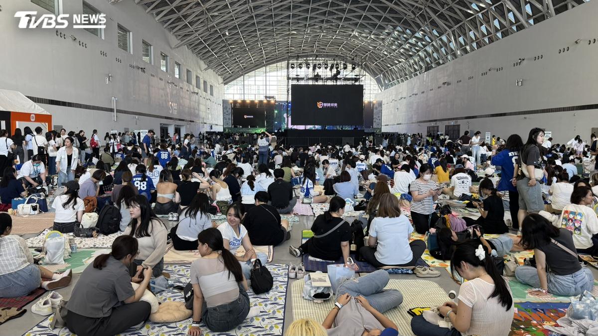 直擊/高雄公園音樂節SJ-K.R.Y.睽違7年合體 人海擠爆畫面曝