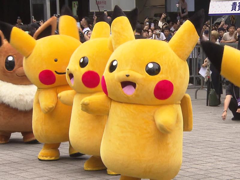 寶可夢遊行來了!整群皮卡丘趴趴走 。(圖/羅士朋攝)