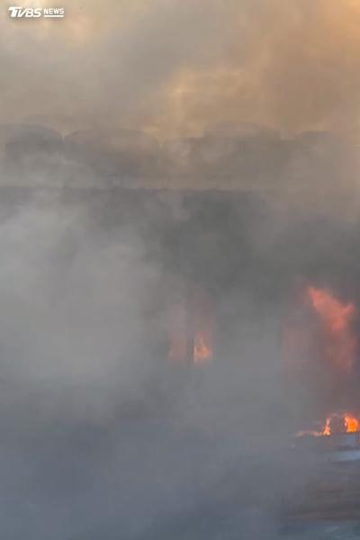 三合院清晨竄火煙!84歲行動不便屋主妻困屋內 住警器+鄰居神救援