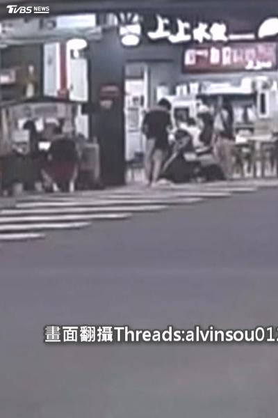 未繫牽繩釀禍!紅貴賓衝路中害女騎士摔車 飼主面臨開罰