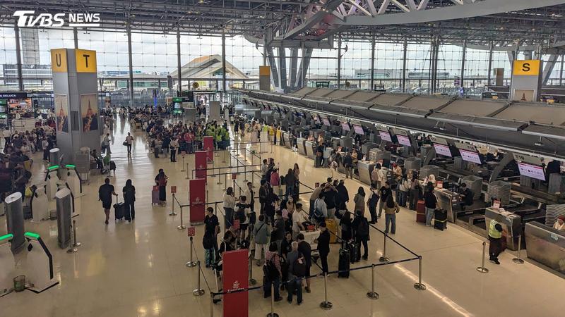 泰國研議向搭機離境旅客徵收1000泰銖離境稅,引發觀光業者反彈。(示意圖/Shutterstock達志影像)