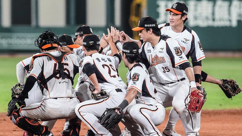 統一獅在季後挑戰賽第二戰以1:0擊退中信兄弟,拿下系列賽首勝。(圖/翻攝自統一獅官方粉絲團臉書)