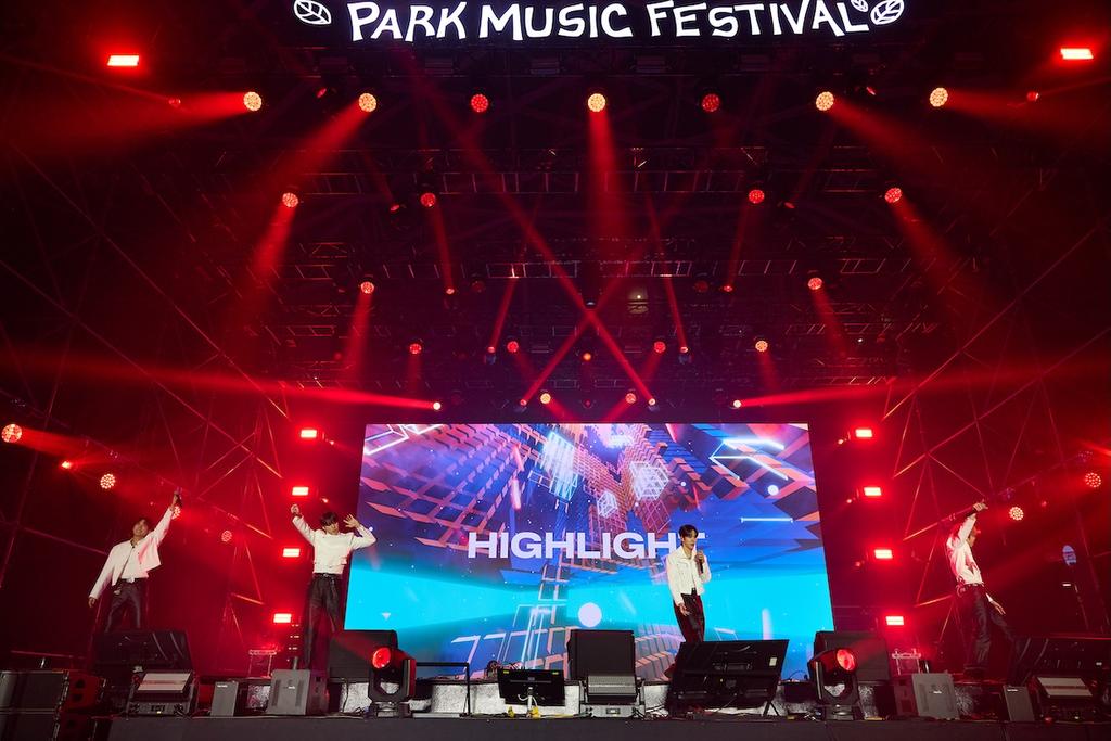 HIGHLIGHT一連帶來〈Fiction〉、〈Shock〉等多首經典歌曲，將音樂節現場氣氛推向高潮。（圖／讀者提供）
