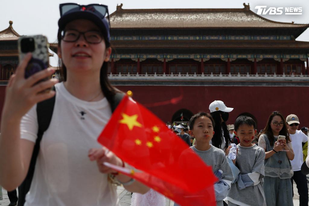 今年中國十一黃金周旅客單趟平均消費金額,電影票房亦雙雙創下近年新低。(圖/達志影像路透社)