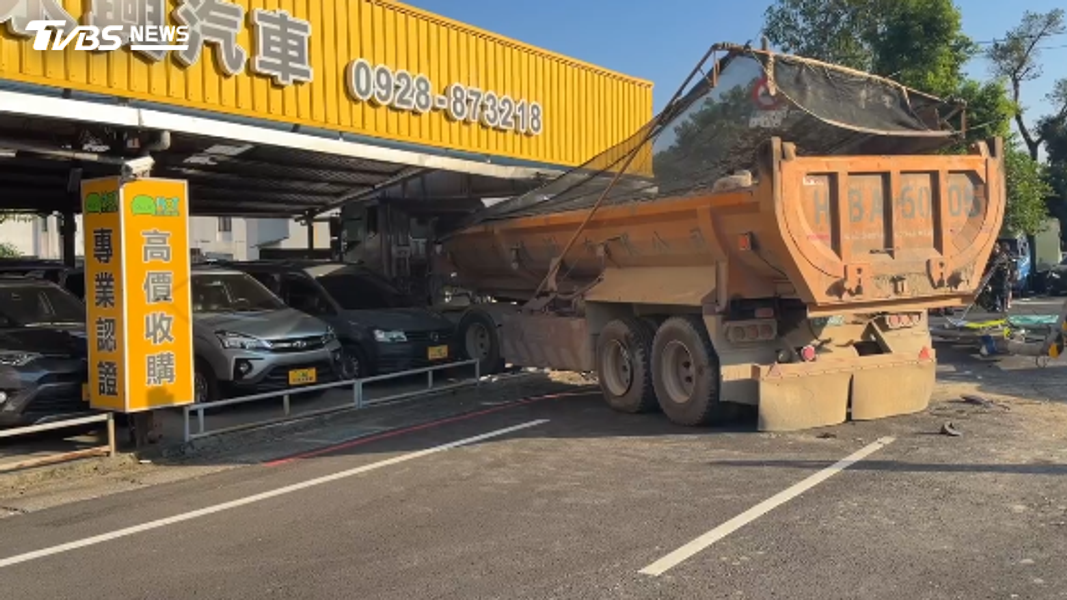 砂石車-車禍-煞車失靈-中古車行-電線桿掉落-桃園