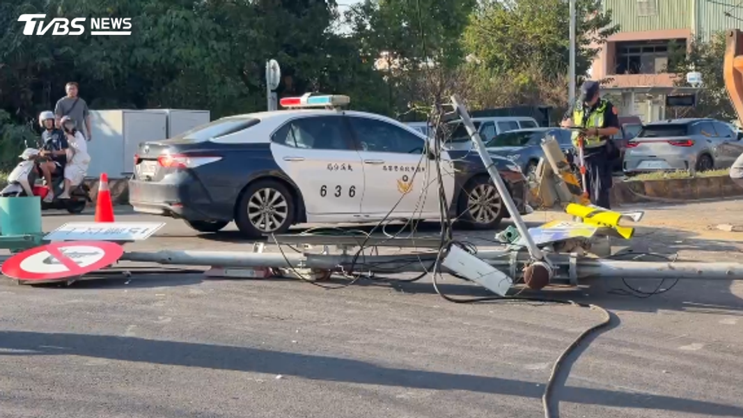 砂石車-車禍-煞車失靈-中古車行-電線桿掉落-桃園