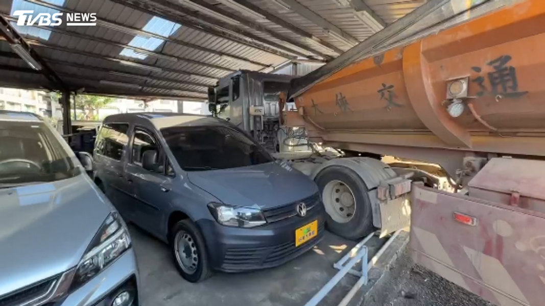 砂石車-車禍-煞車失靈-中古車行-電線桿掉落-桃園
