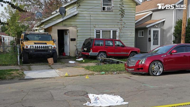 賓州一名男子在一座住宅外大規模開槍,造成9人死亡。(圖/達志影像路透社)