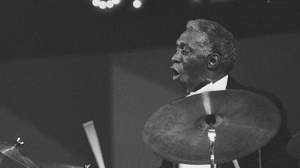 硬咆勃鼓王Art Blakey 用狂熱鼓浪催生半個爵士樂壇的超級校長