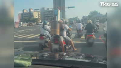 影音/危險! 為載大金爐 他冒險抱爐反向坐機車