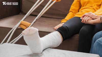 紐約21歲女腳踝骨折!醫竟注射「過量混合藥物」 慘腦死身亡