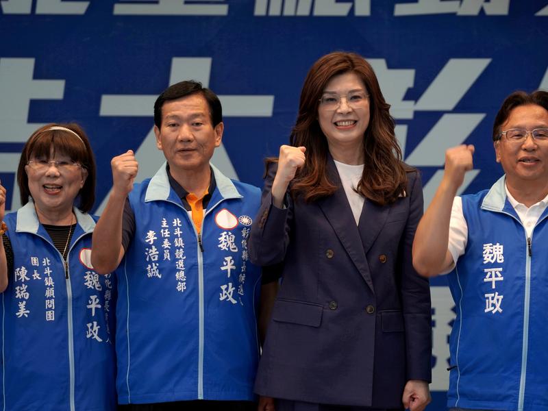 國民黨主席鄭麗文接任彰化縣長參選人魏平政競選總部主委。(圖/國民黨)