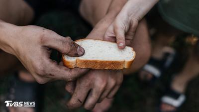 聯合國全球貧窮指數首次上升!受影響人口增至12億 兒童佔過半