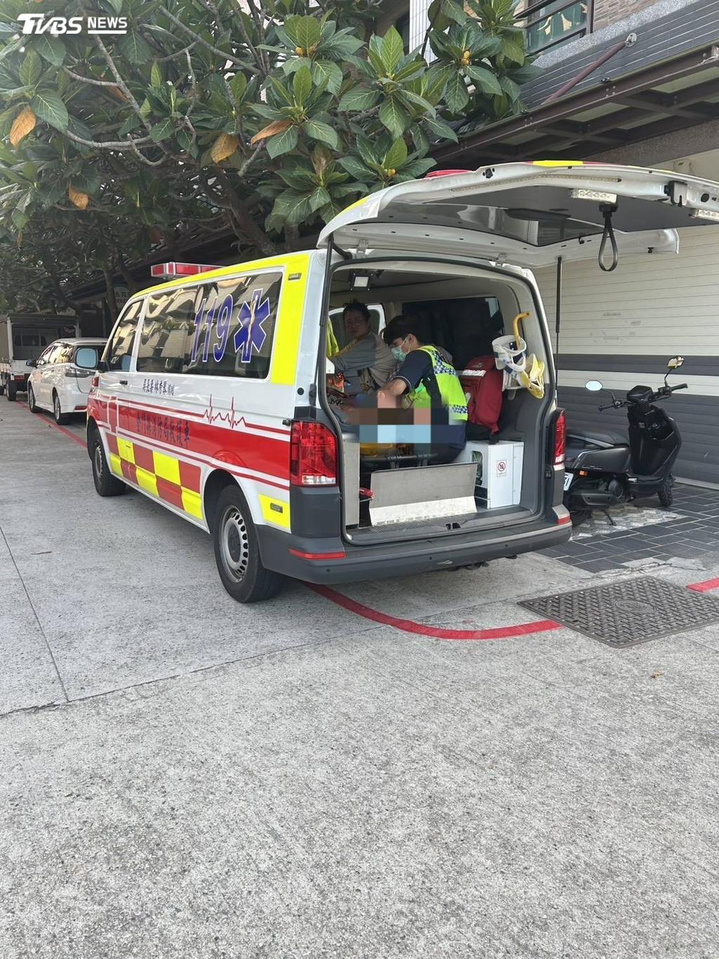 林姓妻子頸部受傷、意識清楚，隨即送醫治療。（圖／金門警方提供）
