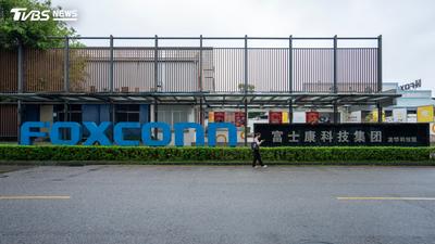 iPhone Duo開賣倒數!蘋果COO親赴鴻海鄭州廠:全力擴產