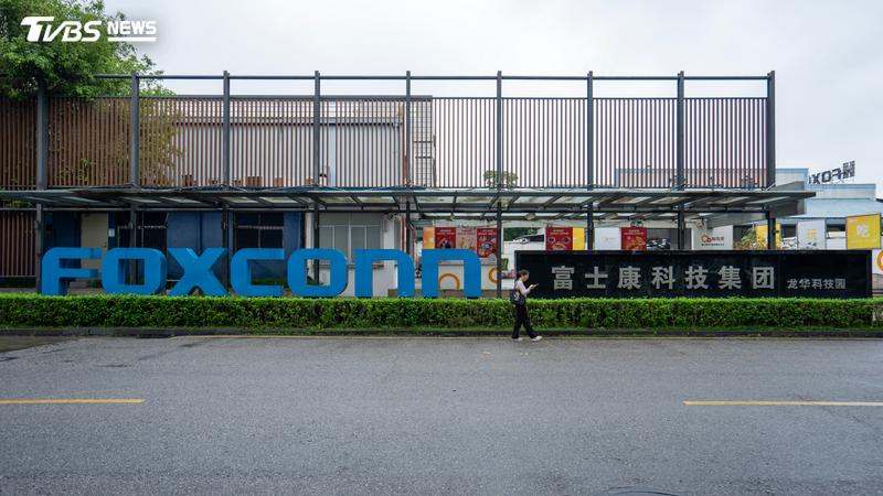 蘋果營運長Sabih Khan 於11日現身鴻海河南鄭州科技園區,實地視察iPhone Duo核心組裝製程與擴產進度。(示意圖/Shutterstock達志影像)