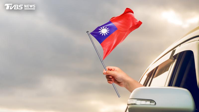 中華民國青天白日滿地紅象徵著自由平等博愛、正直犧牲奮鬥。(示意圖/Shutterstock達志影像)