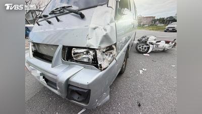 台東路口機車、廂型車猛撞!60歲騎士重傷命危急送醫