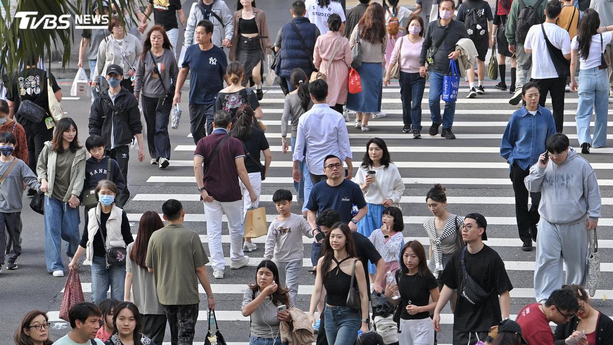 台灣人愛穿4款鞋!「這牌子」最多 網:加1穿搭像去東南亞