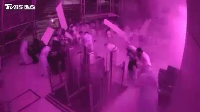 沙國哈立德國王國際機場自10日遭襲後持續關閉,該次攻擊造成13人死亡、逾300人受傷,是沙國10多年來最致命的攻擊。(圖/達志影像美聯社)