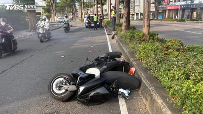 快訊/高雄離奇死亡車禍!騎士「輕微擦撞」分隔島當場死亡