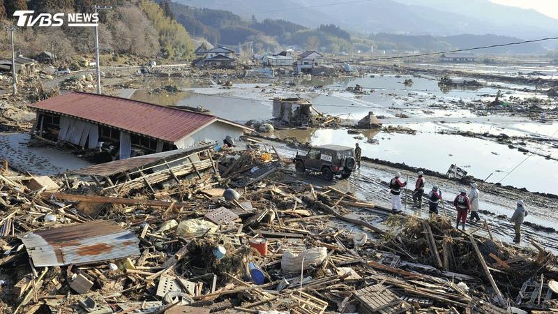 日本2011年3月11日發生的巨大地震引發海嘯,造成嚴重災情。(圖/達志影像美聯社)
