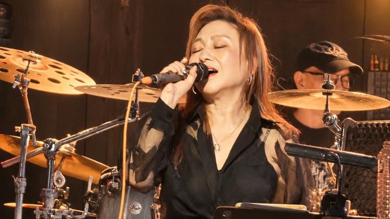 鄭怡第五度受邀前往高雄「藍色狂想」舉辦個人小型演唱會。(圖/藍色狂想提供)