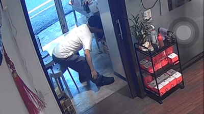 影音/男吃完麵線「彎腰偷秘方」全被拍!隔天致電道歉 老闆堅持報警處理
