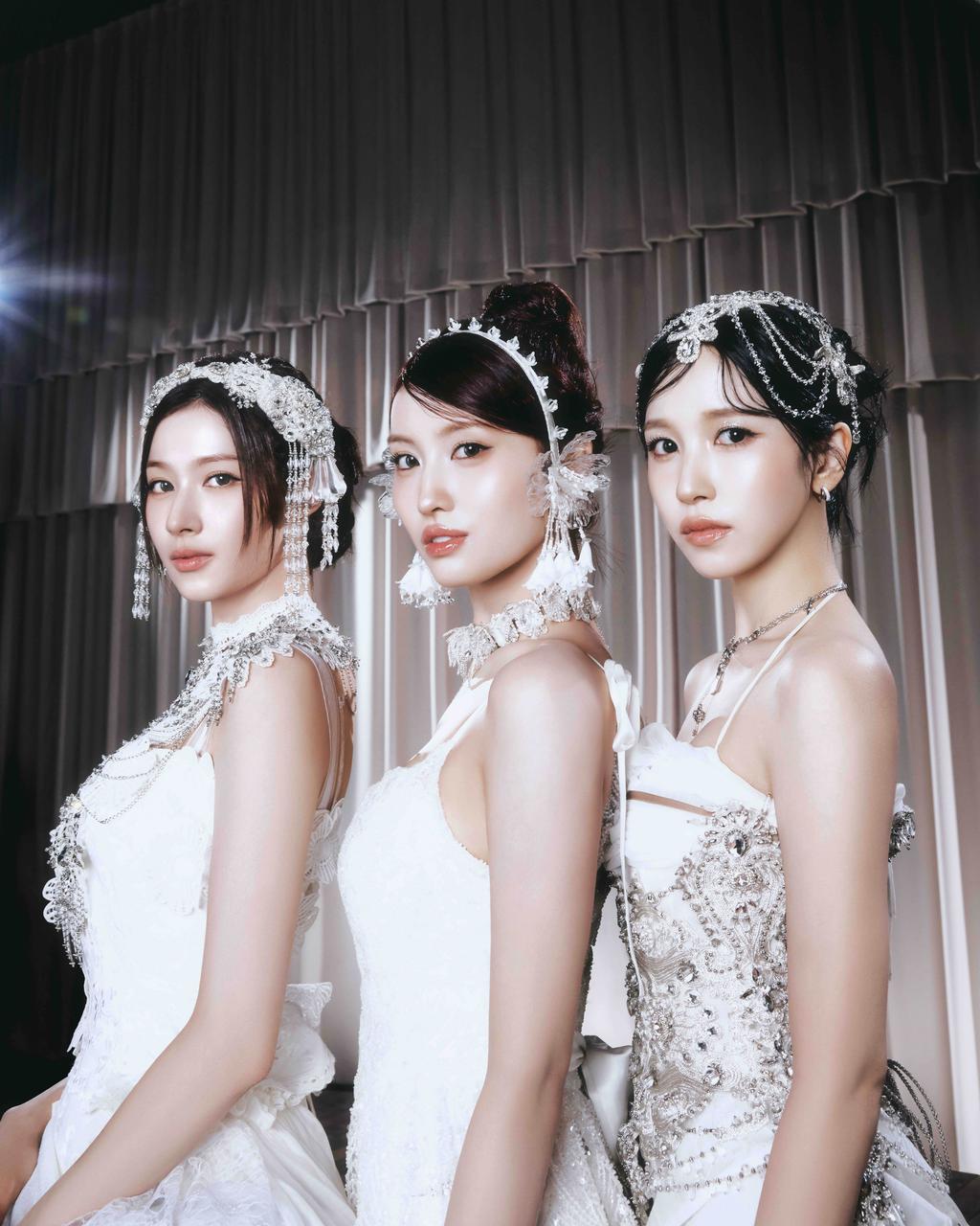 TWICE的日籍成員SANA、MOMO、MINA組成小分隊MISAMO。（圖／SHOW OFFICE提供）